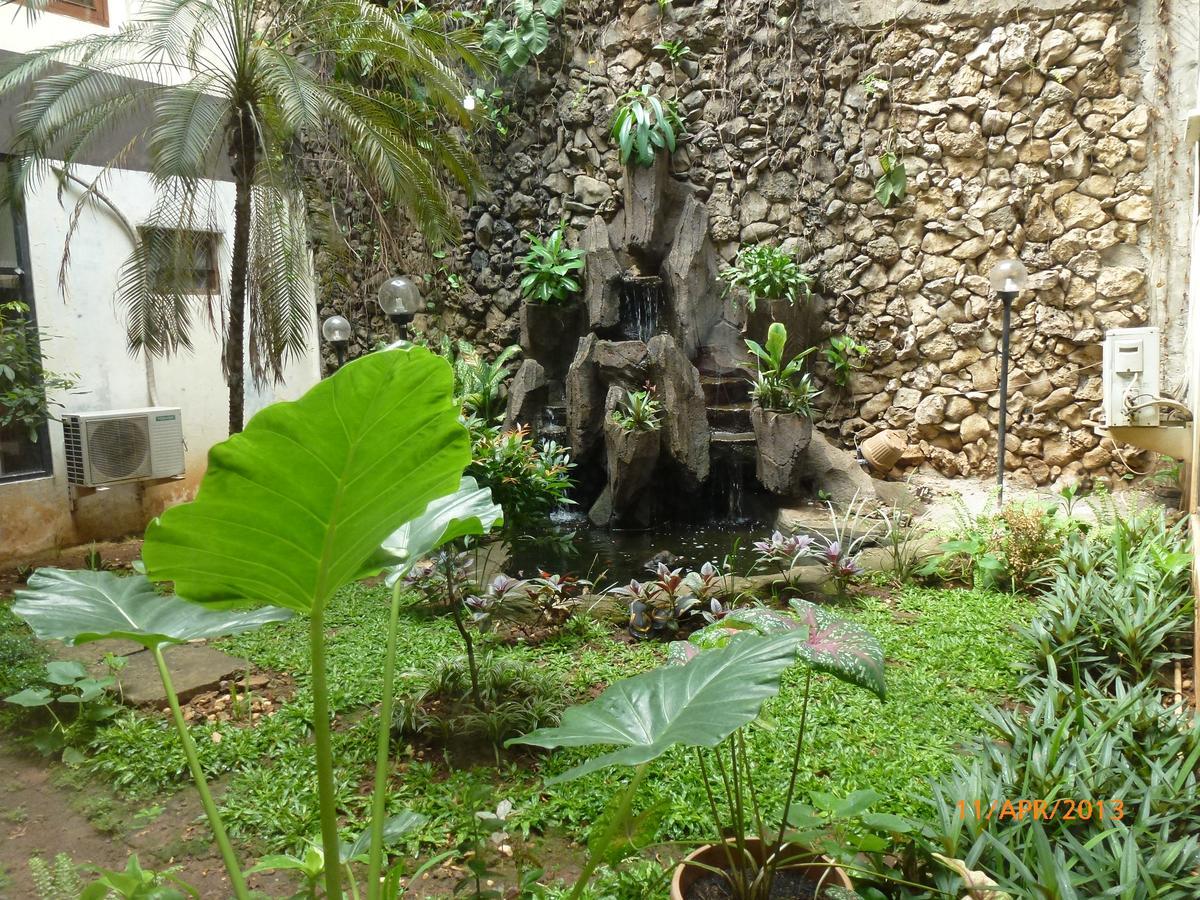 Hotel Nusantara Indah Syariah Jakarta Extérieur photo